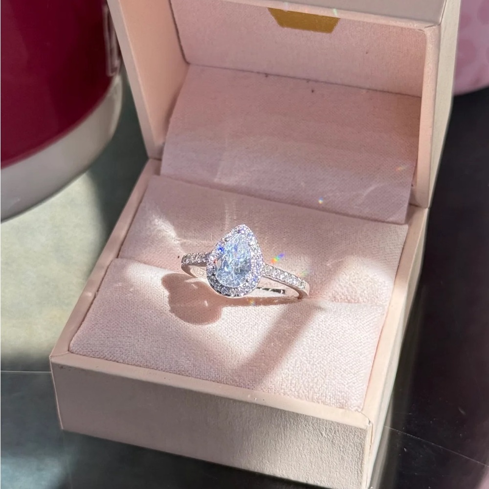 Sterling Silver 925 Teardrop Ring - White
